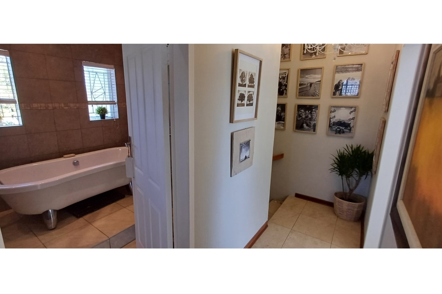 5 Bedroom Property for Sale in Jim Fouchepark Free State